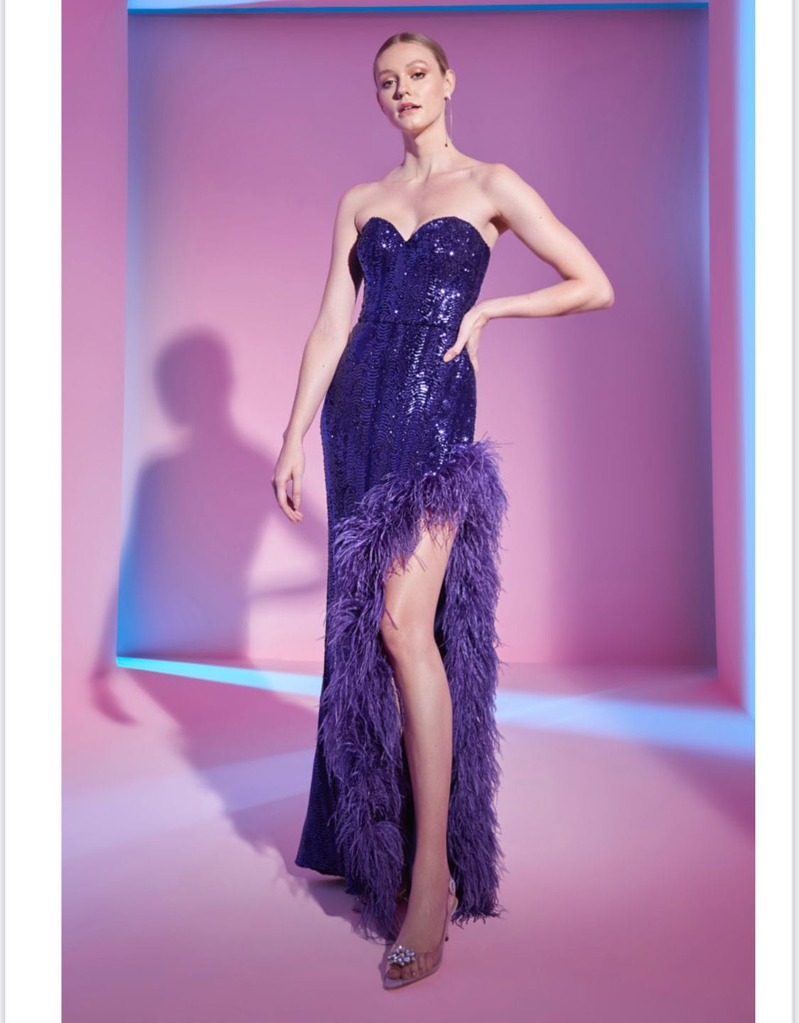 Vestido Longo Com Fenda e Pluma/ tamanho 38