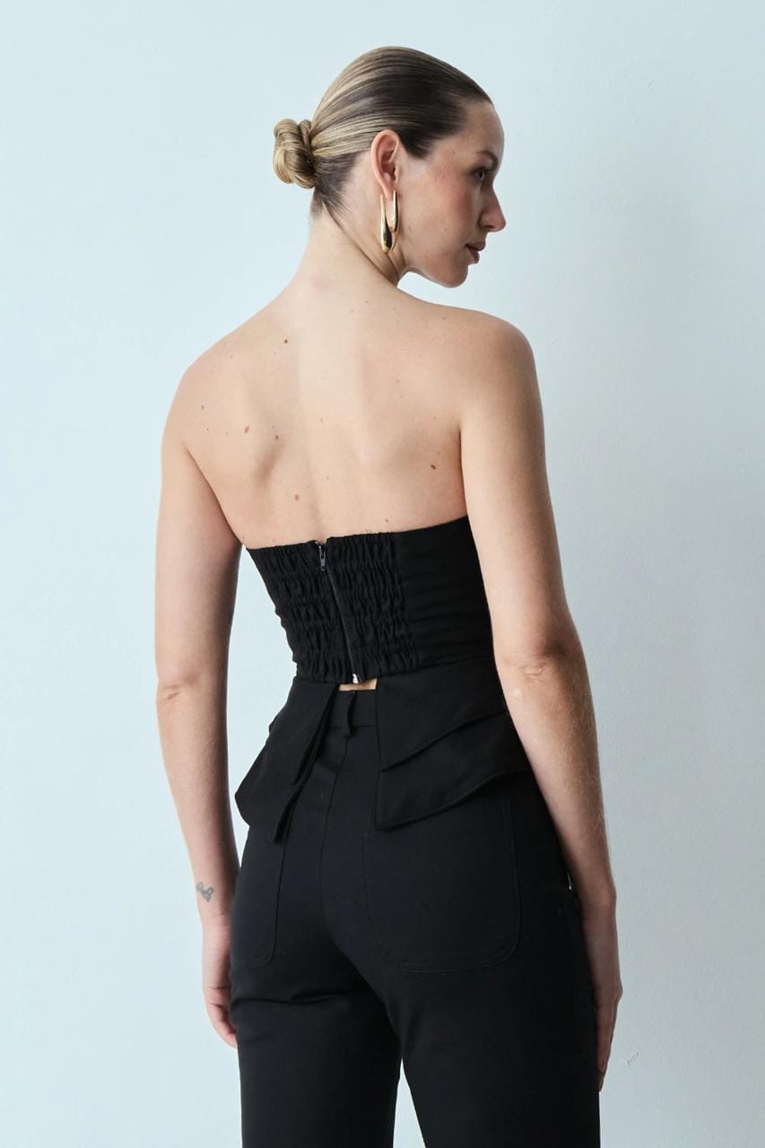 Cropped Tomara Que Caia Estruturado Recorte Busto - Imagem 3