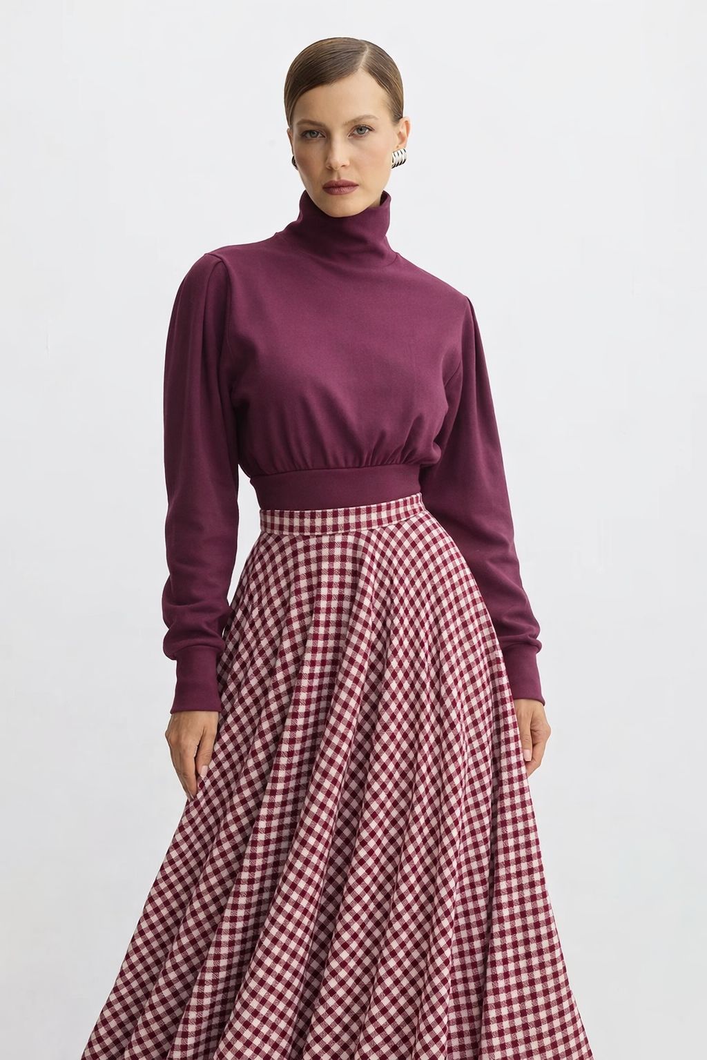 BLUSA MANGA LONGA GOLA ALTA AJUSTADA NA CINTURA