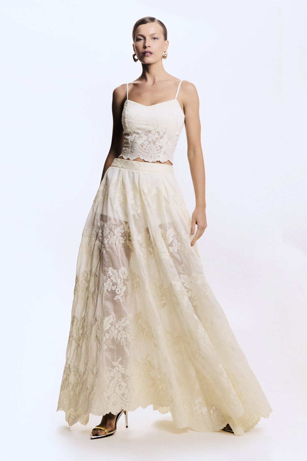 CONJUNTO SAIA BORDADA CREME